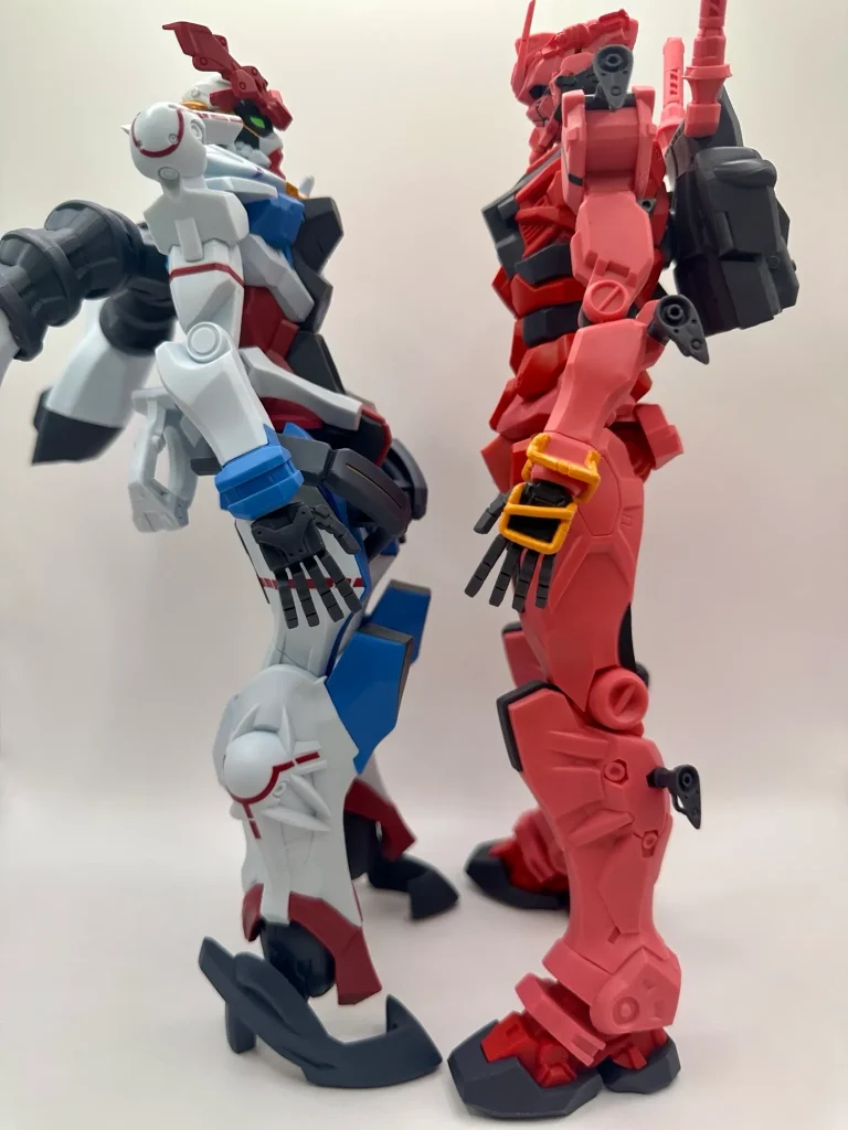 ジークアクスと赤いガンダム