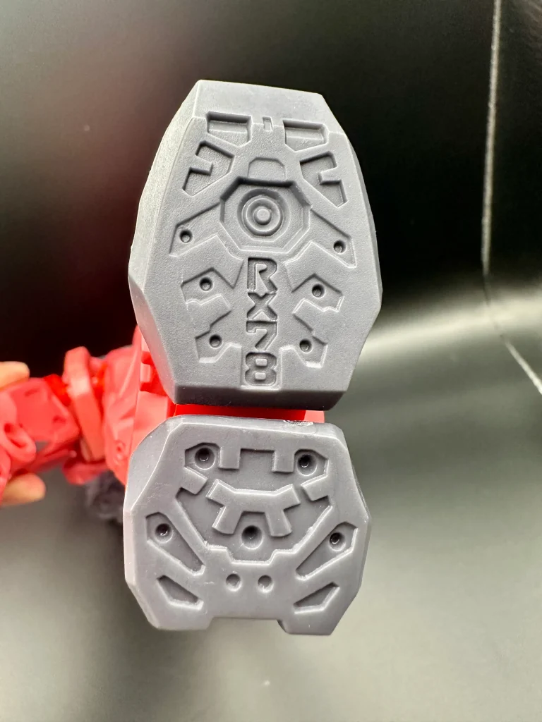 赤いガンダム足の裏